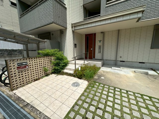 サテライト芦屋船戸町のエントランス