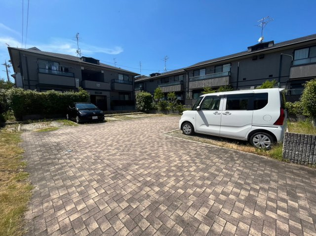 アリアーレ愛宕山の駐車場