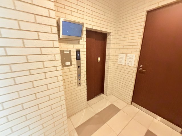 LaDouceur西宮北口の玄関
