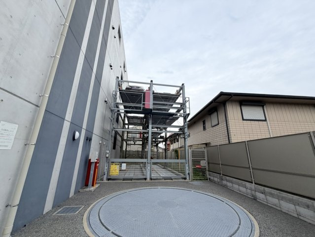 レジディア甲東園の駐車場