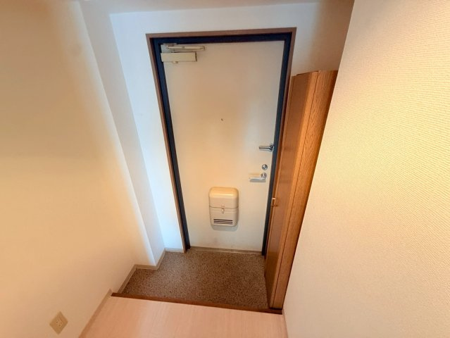 クリスタルカーサⅡの玄関