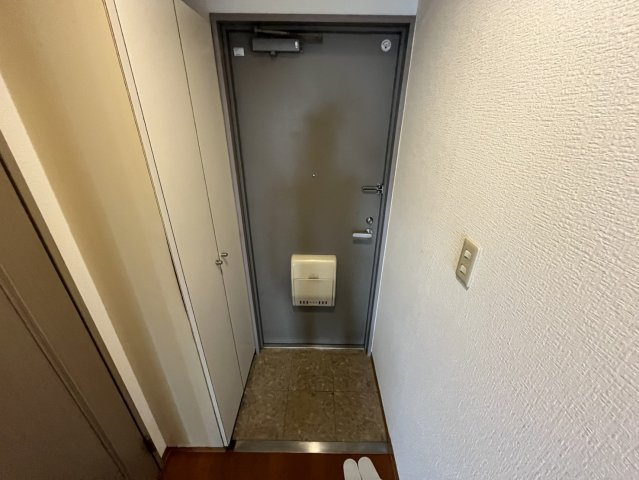 サニーサイドビルの玄関