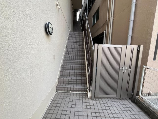竹園マンションのエントランス