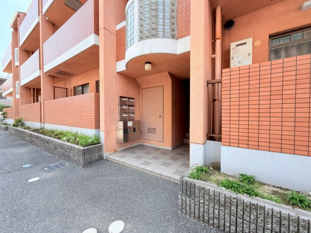 ハイツ室川1のエントランス