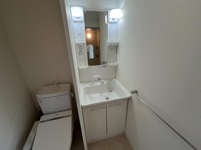 ルプリーズ西宮北口の洗面所