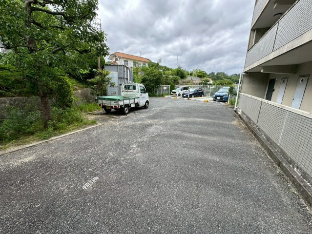 メゾン東山の駐車場