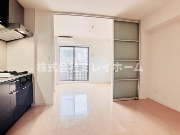 WELL House 東大井の居間・リビング|同建物内、別のお部屋の参考写真になります。