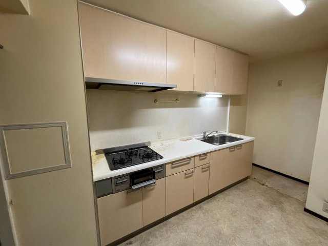 白鷹松下町マンションのキッチン