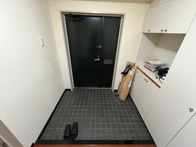 白鷹松下町マンションの玄関