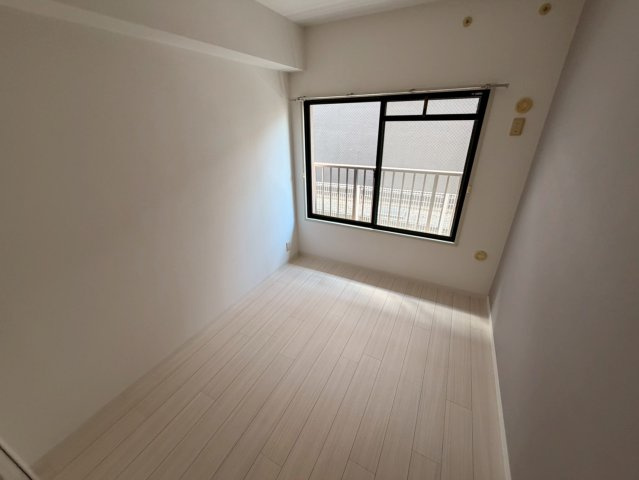 グリーンビュー2号館の洋室