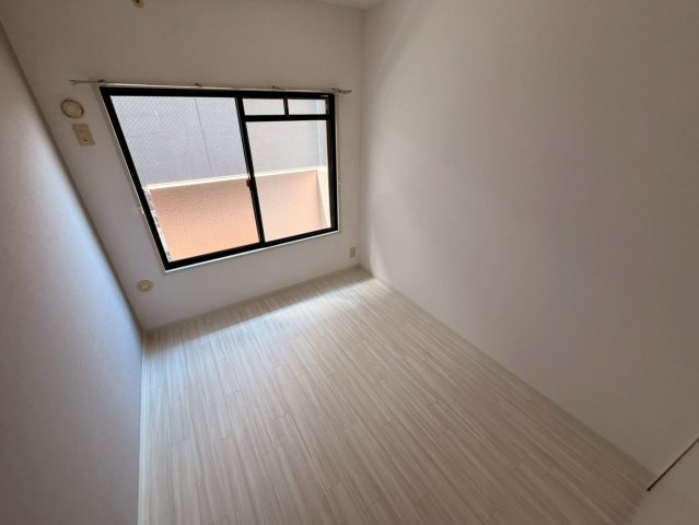 グリーンビュー2号館の洋室