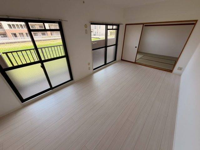 グリーンビュー2号館の居間・リビング