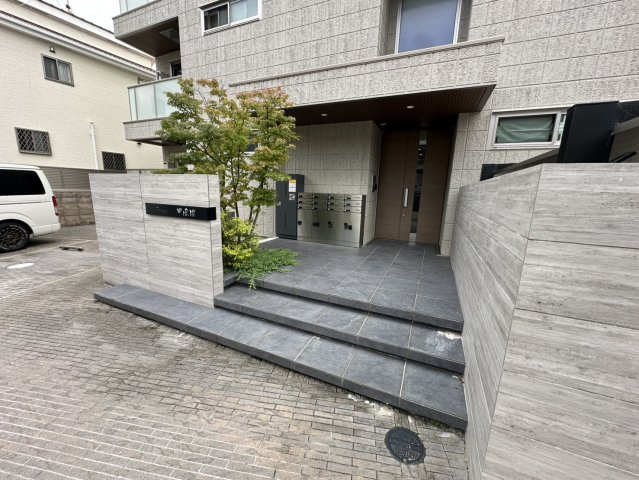 プリーマ甲風園のエントランス
