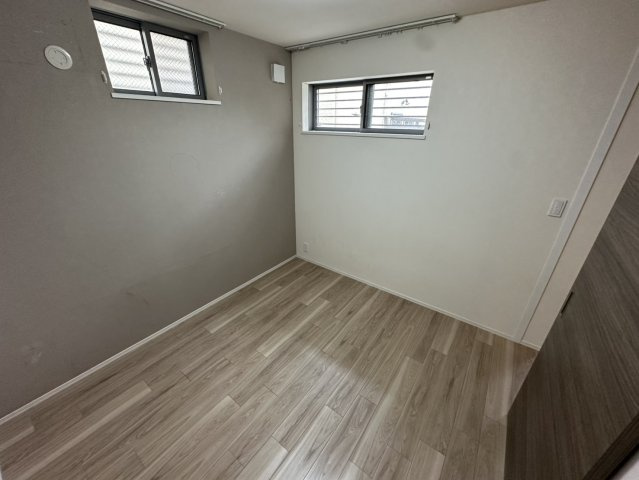 プリーマ甲風園の洋室