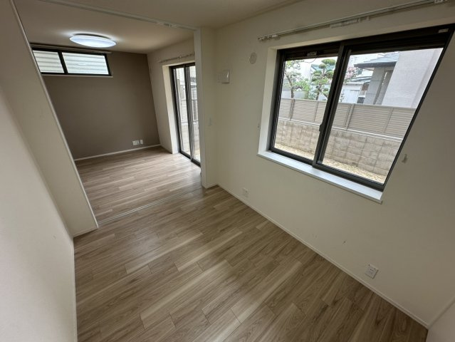 プリーマ甲風園の居間・リビング