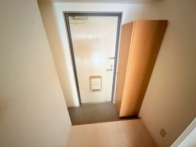 クリスタルカーサⅡの玄関
