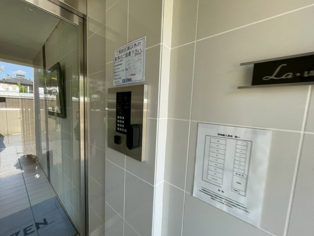 ラ・ビィNAKAZENのエントランス