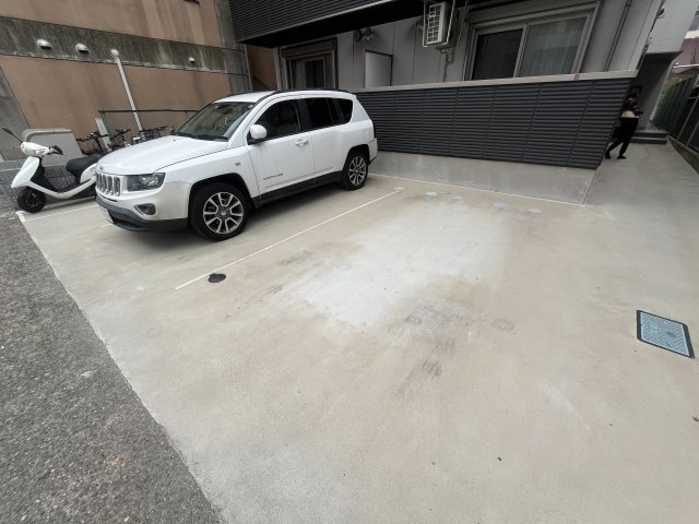 ソリティア西宮の駐車場