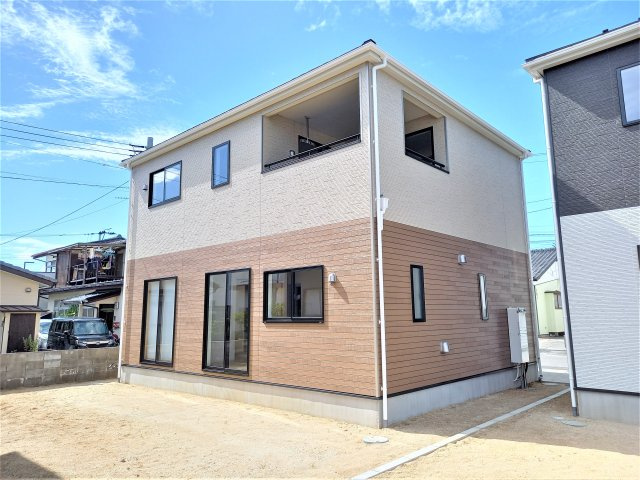 【若葉台第8　全1棟／】　◆庭付き◆収納スペース豊富◆の前面道路含む現地写真|休日は家族みんなで夢のマイホーム探しに出かけてみませんか！（＾＾）♪
お問い合わせは不動産プラスまで☆


