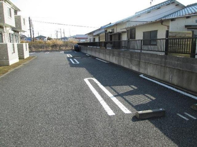 【駐車場】 | ディアコート・タカラ | 駐車場があるので、車を買う予定の方も安心です