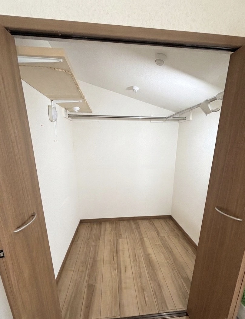 葛飾区西水元2丁目中古住宅の収納|ウォークインクローゼット