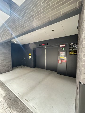 グランドメゾン大阪上本町の駐車場
