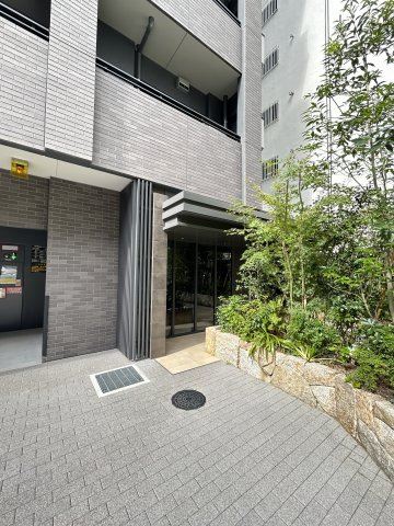 グランドメゾン大阪上本町のエントランス