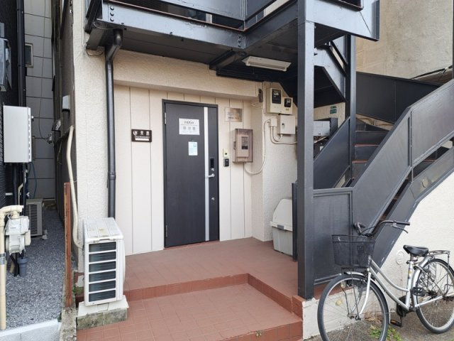 大楽ビルのエントランス