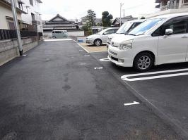 La　Esperanzaの駐車場|駐車場があるので、車を買う予定の方も安心です
