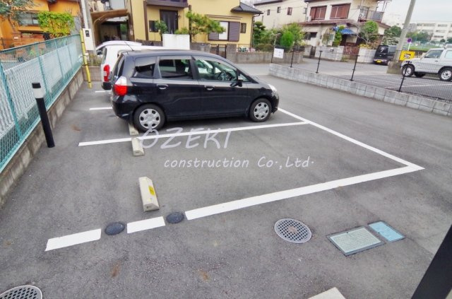 NSハイム越谷の駐車場