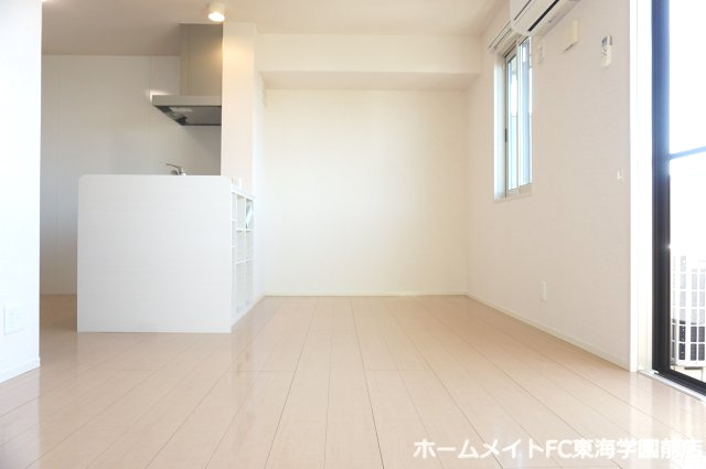 熊本市東区小峯２丁目のアパートの居間・リビング