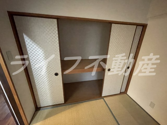 ツカサロイヤルハイツ瓢箪山の収納|こまごまとしたものを収納できそうですね