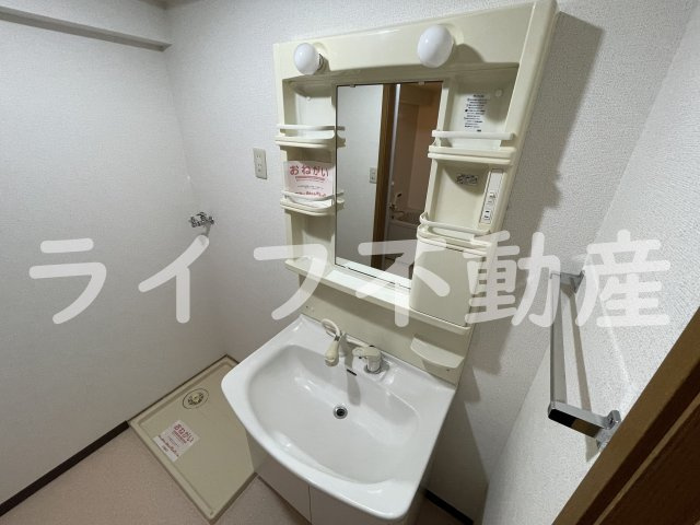 フィールドパークⅠ番館の独立洗面台|独立洗面台、朝の身支度には欠かせません