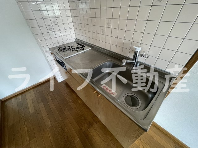 フィールドパークⅠ番館のキッチン|コンパクトなキッチンで掃除もラクラク