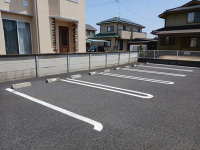 【駐車場】 | ルーナフィオーレⅡ | 駐車場に車を止められます