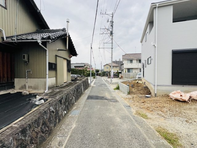 東浦町緒川天白30-1『仲介手数料無料』新築一戸建て・建売の前面道路含む現地写真