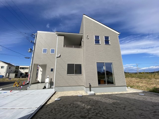 【いわき市平城東１丁目／15号棟】　■マルトまで徒歩7分と買い物利便良好♪の前面道路含む現地写真|同施工　外観もきれいです