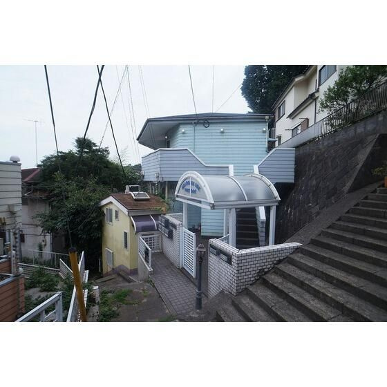 横浜市中区本牧町１丁目のアパートの外観