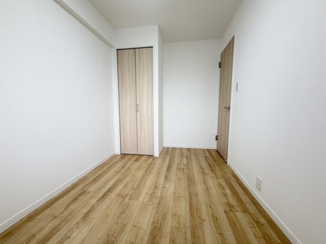 ライフペリエ三郷の洋室|クローゼットが付いた洋室4.5・子供部屋としていかがでしょう