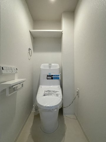 エメラルドマンション仁保新町のトイレ|気になる水回り設備も全て交換済。温水洗浄便座トイレです。
