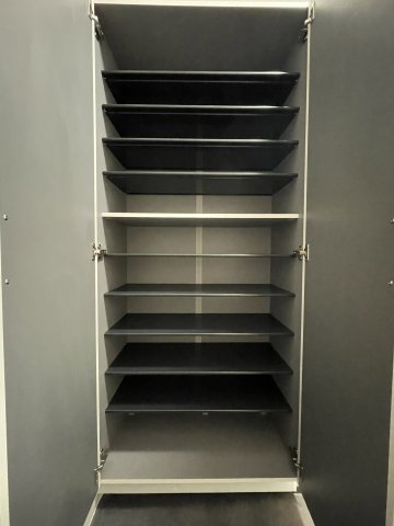 エメラルドマンション仁保新町の収納|下足入れは可動タイプのため、ブーツや長靴もしまえます。
