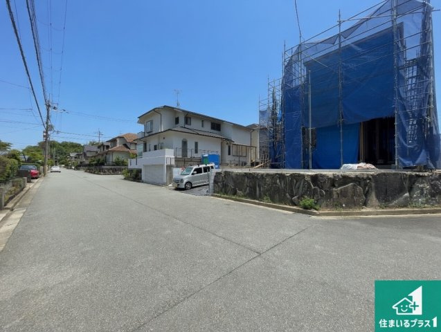 川西市清和台西　第1期　新築一戸建ての前面道路含む現地写真|周辺は落ち着いた街並みの住宅地！子育てがしやすい住環境です！まだ未完成ですが、現地でしかわからない事もございます。是非一度ご覧ください。