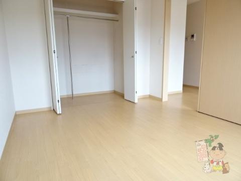 ピア京山　Ａの居間・リビング|洋室