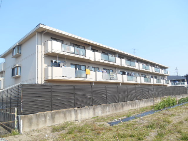 ロイヤルハイツ上野西の外観