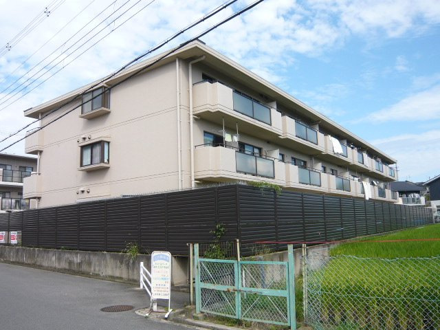 ロイヤルハイツ上野西の外観