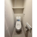La Perla JiyugaokaⅡのトイレ|落ち着いた色調のトイレです