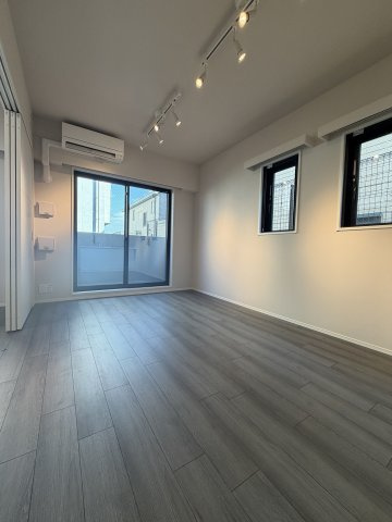 La Perla JiyugaokaⅡの居間・リビング
