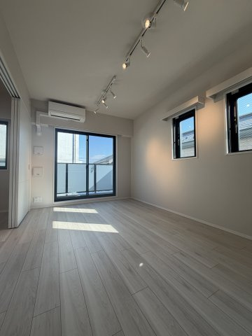 La Perla JiyugaokaⅡの居間・リビング