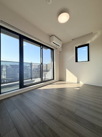 La Perla JiyugaokaⅡの居間・リビング