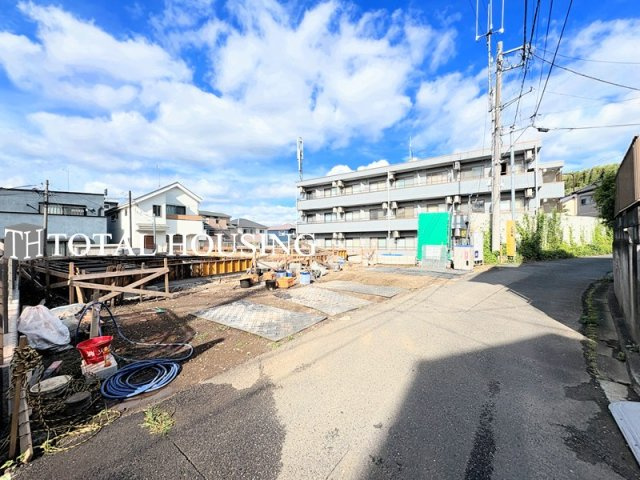 【前面道路含む現地写真】 | 稲城市矢野口　新築戸建　全2棟